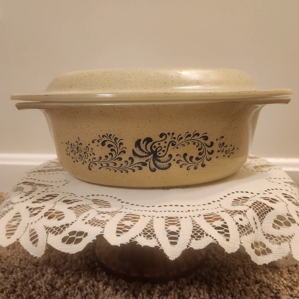Pyrex Homestead 1.5 Quart Casserole Dish With Matching Lid